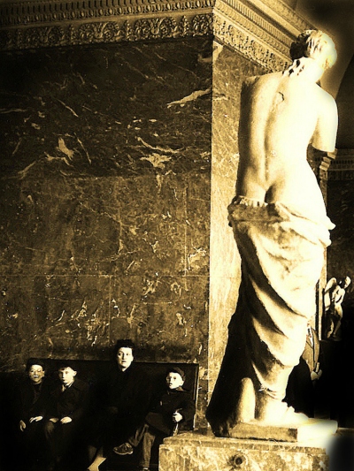 Venus de Milo, Louvre, Paris (Photograph by Maurice Sapiro, 1956)