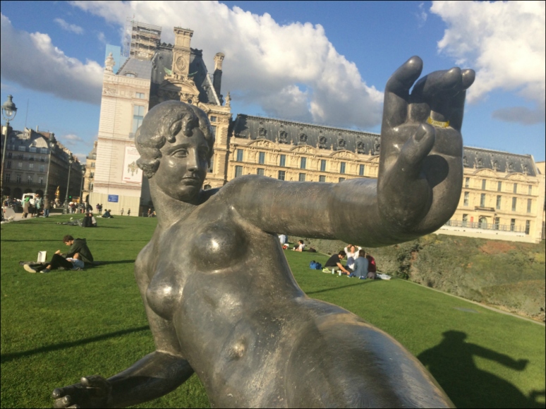 Never underestimate the power of a good old-fashioned Air Bath, Aristide Maillol's l’Air, Tuileries (Photograph by T. Brack)